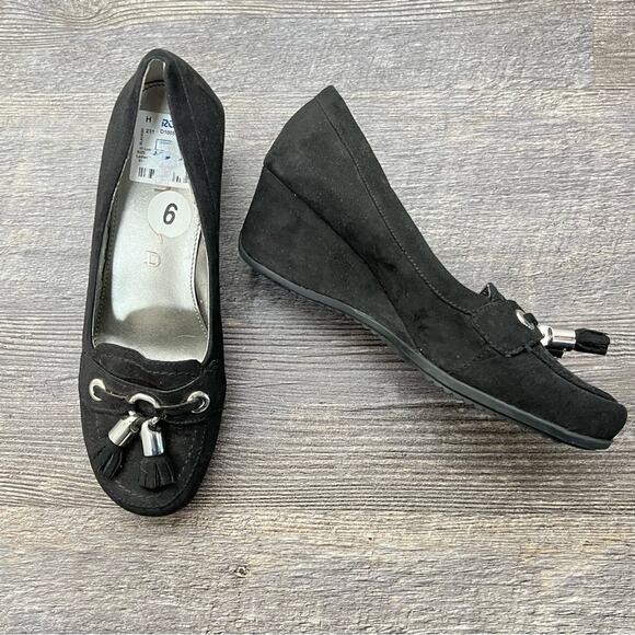 Unisa black tasseled loafer leather wedged casual shoes size 6 B127 - Picture 1 of 5